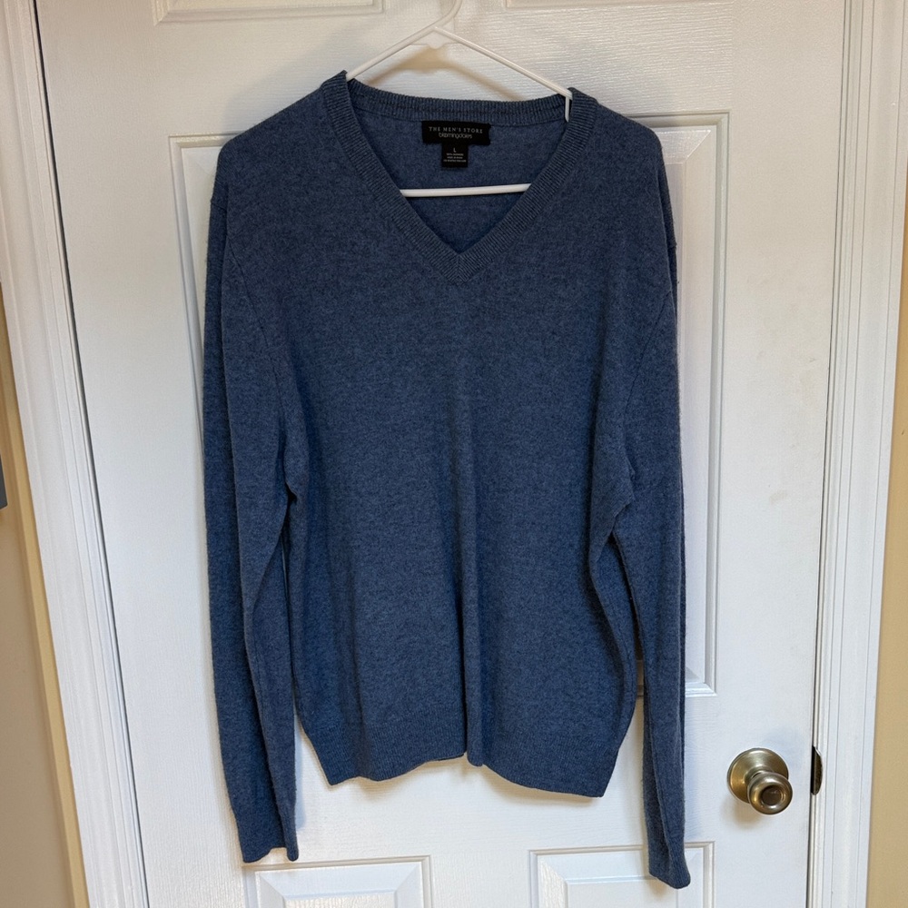 The men’s store Bloomingdale’s 100% cashmere sweater